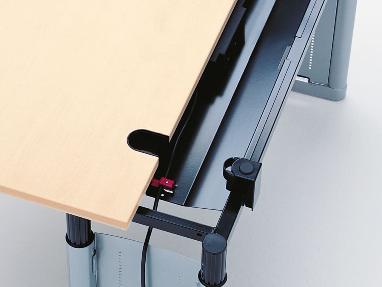 Metra Tische Schreibtische Steh Sitz Arbeitsplatze Konig