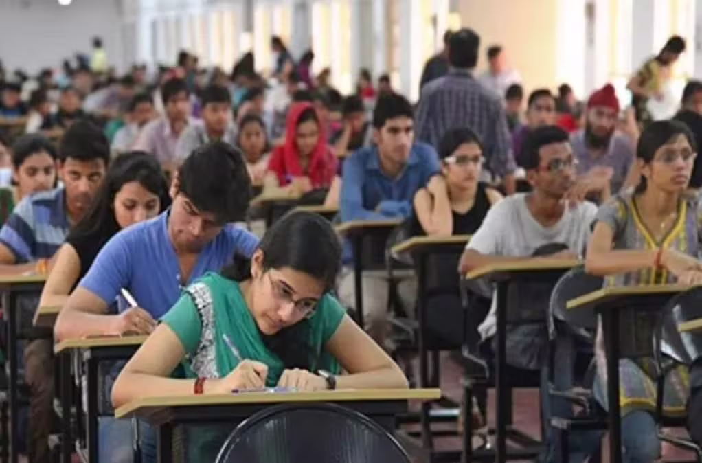 Big News: NEET- UG ની પરીક્ષા દેશભરમાં રદ્દ કરાઇ, પેપર લિકની તપાસ CBI પાસે slide 1