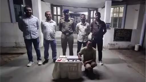 અમદાવાદમાં ગેરકાયદેસર કોલ સેન્ટરનો પર્દાફાશ, લોનના નામે અમેરિકનોને નિશાન બનાવ્યાં slide 1