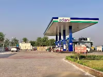 Adani CNG માં રૂ. 4 નો વધારો કરાયો, વાહન ચાલકોમાંં નારાજગી slide 1