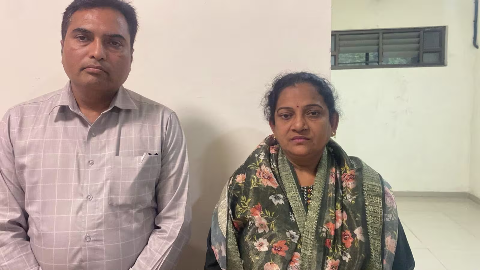 ACB એ રૂ. 3,15,000 ની લાંચ લેતા પતિ- પત્નીને ઝડપ્યાં, આ કામ માટે માંગી હતી લાંચ slide 1