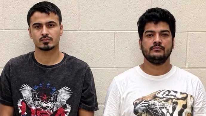 Most wanted gangsters Himanshu Bhau and Neeraj Faridpuria were caught from America