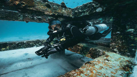 Koh Tao Divers dry suit specialty card image for course promotion