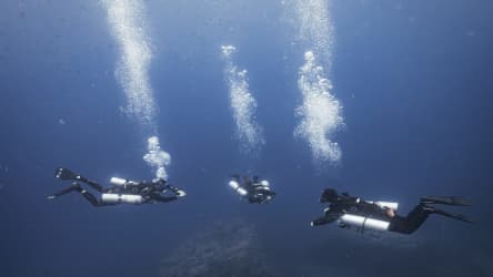 Koh Tao Divers technical divers doing nitrox dive with sidemount gear