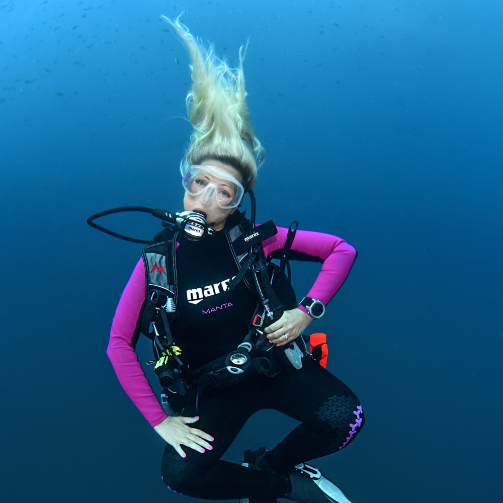 Koh Tao Divers woman diver floating mid-water with excellent trim and buoyancy