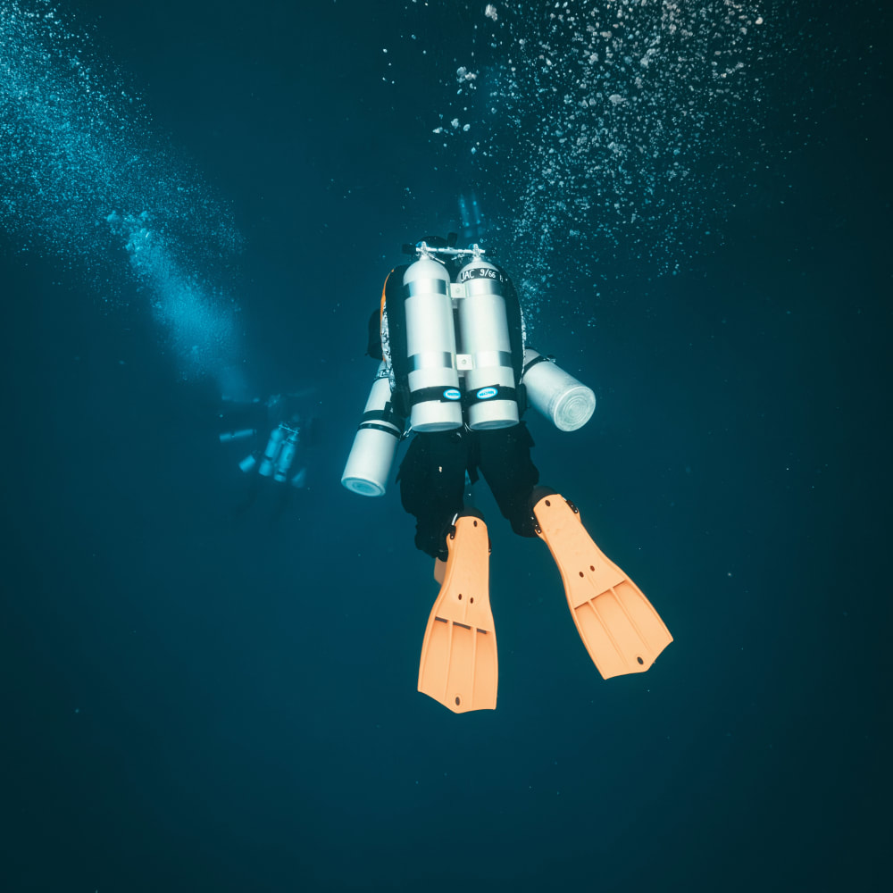 Koh tao divers descending during a technical dive