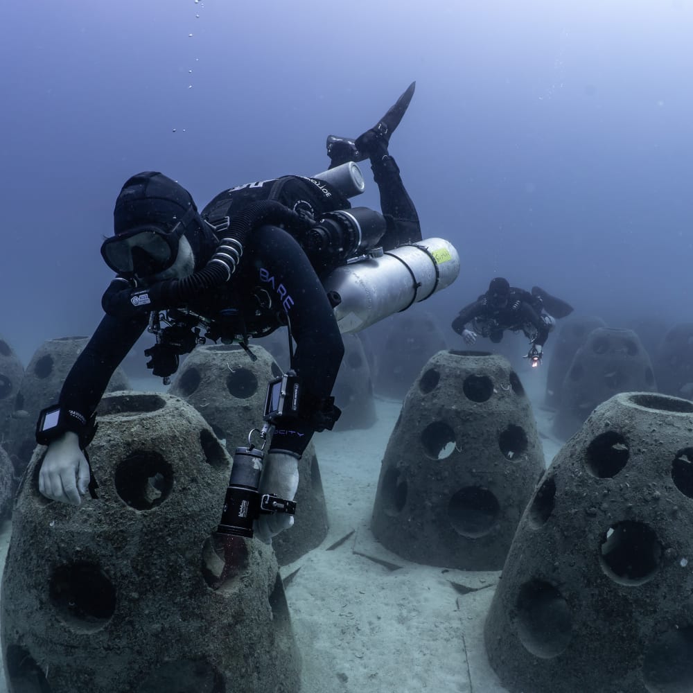 Koh tao divers CCR divers near underwater structures