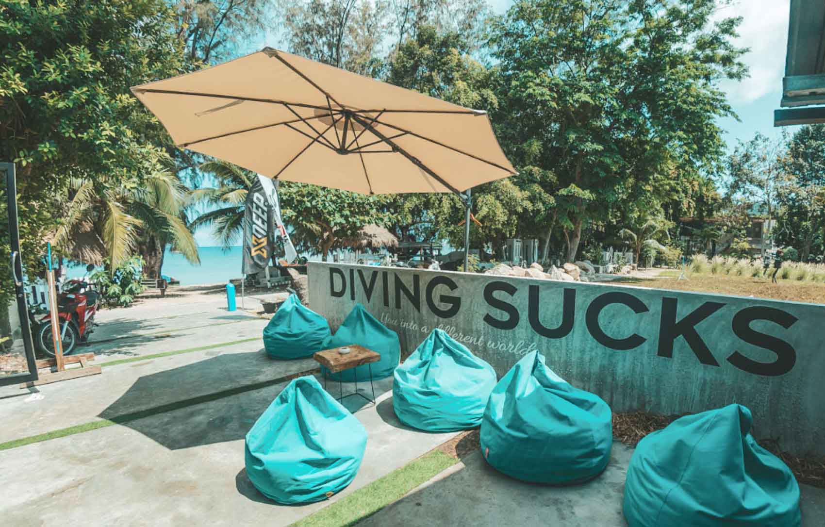 beach front dive center pic