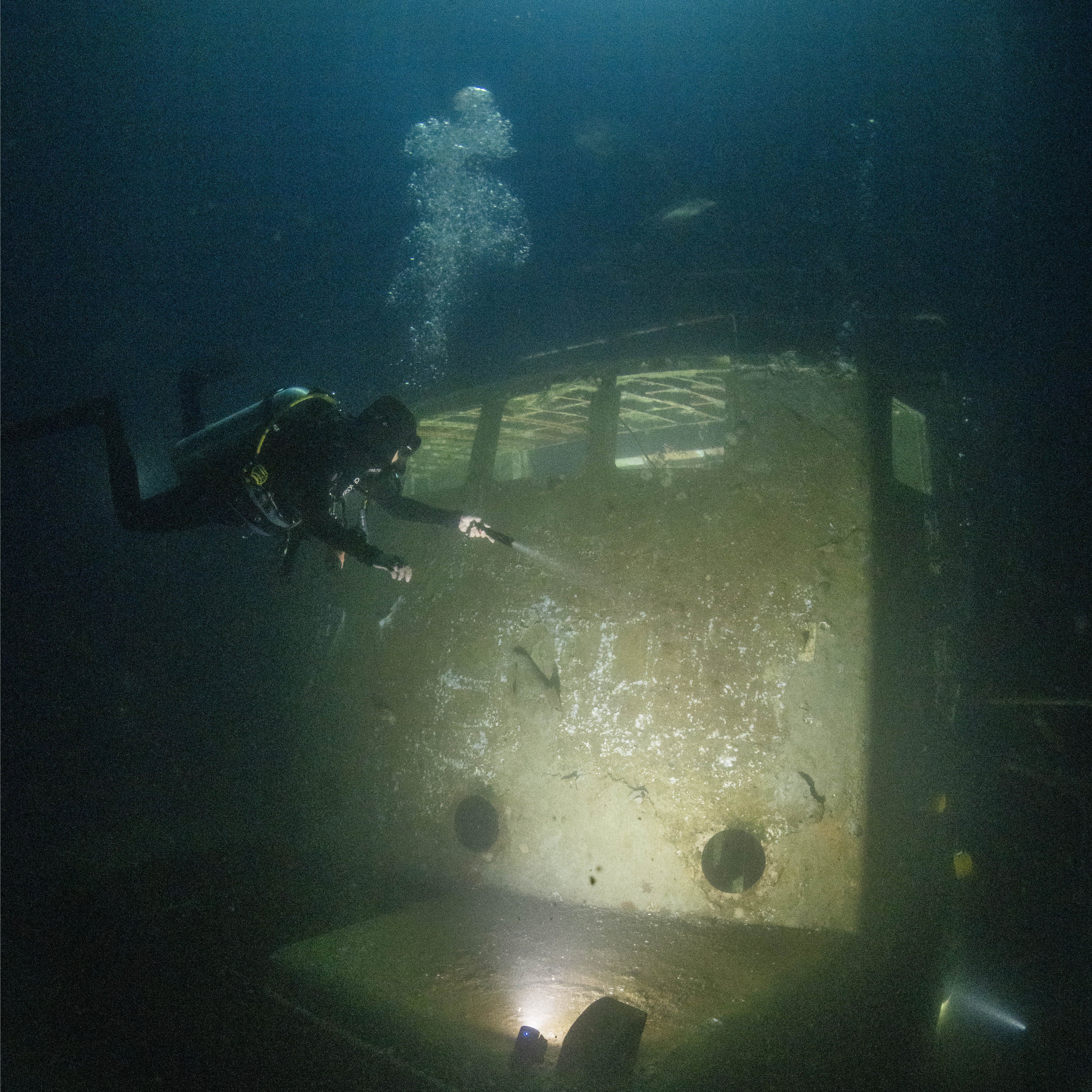 Koh Tao Divers diver diving wreck dark waters using powerful dive lights