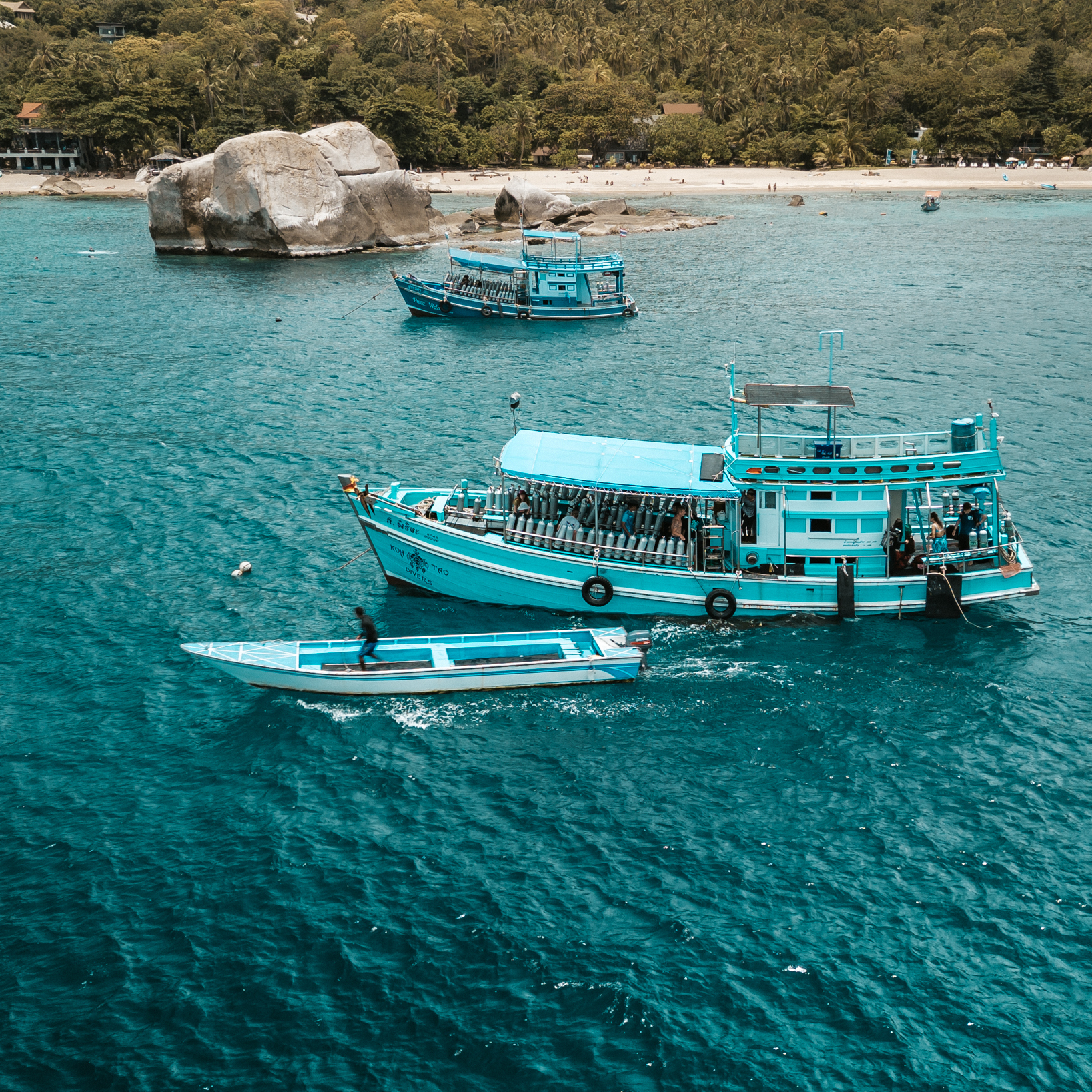 Tanote Bay Koh Tao Divers Boat