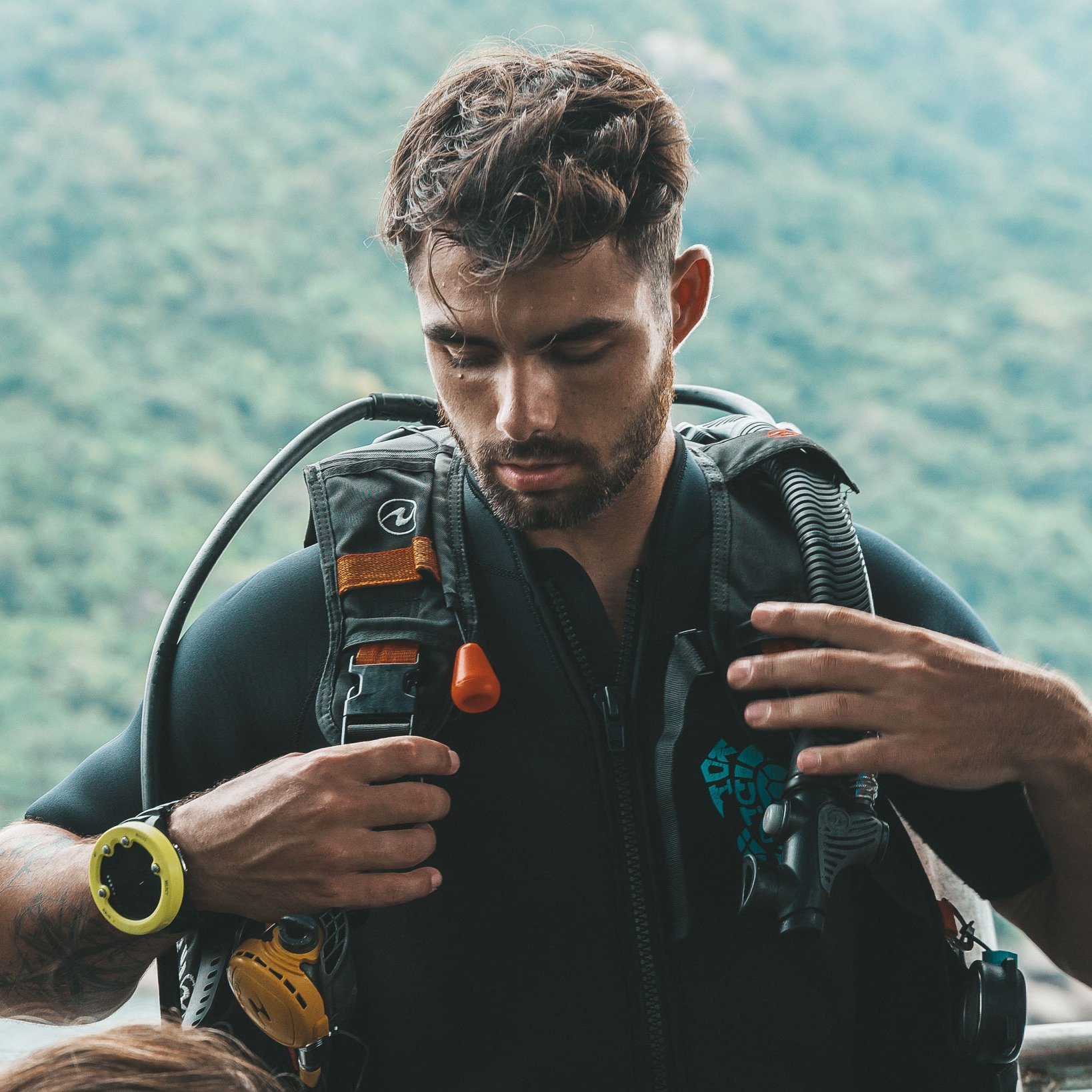 Koh tao divers Diver checking gears
