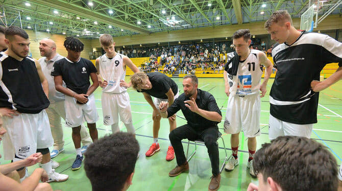 TSG-Coach Vasilios Tsuknidis und seine Reutlinger Basketballer wollen mit aller Macht in die 1. Regionalliga aufsteigen.