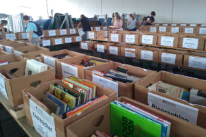 2022-07-21-viel-lesestoff-bei-der-buecherboerse-14