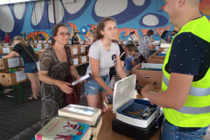 2022-07-21-viel-lesestoff-bei-der-buecherboerse-15