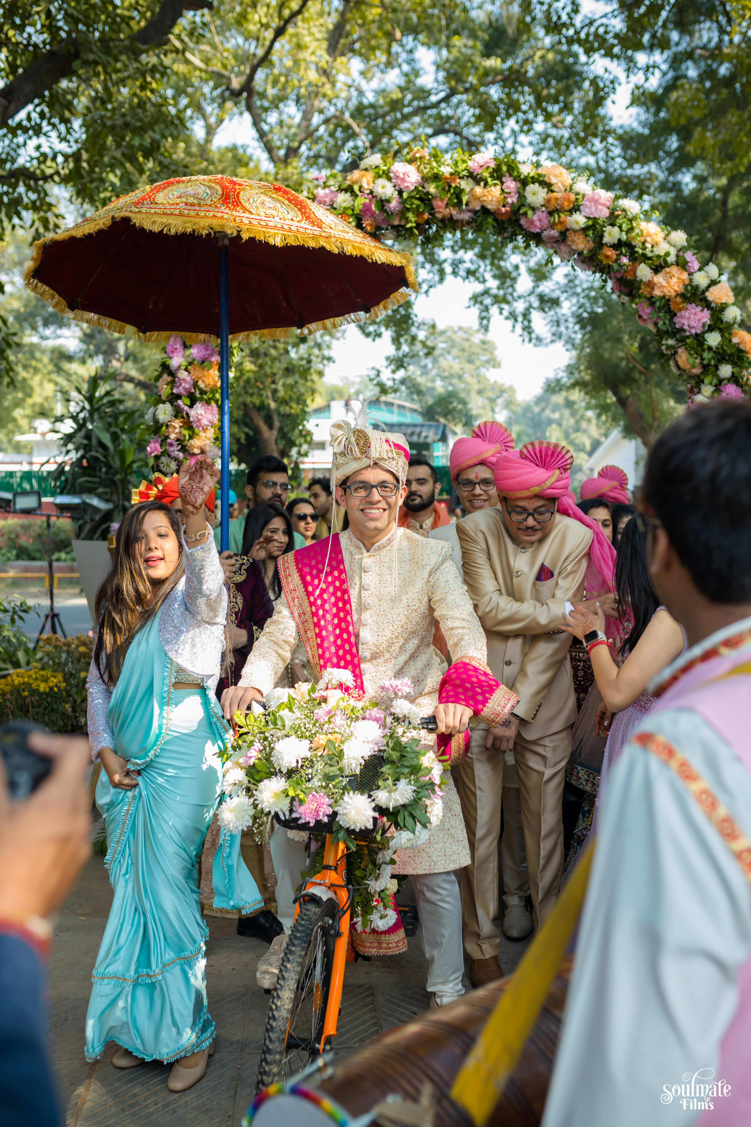Portrait of Ayushi and Gaurav on their wedding day
