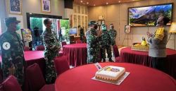 Momen Hut Polda Kalteng ke 26, Kapolda Kalteng dan Staf Polda mendapatkan Surprise dari Danrem 102/Pjg