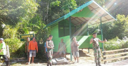 TMMD Kodim 1013/Mtw Bangun Pos Kamling di Desa Karamuan Demi Jaga Keamanan.