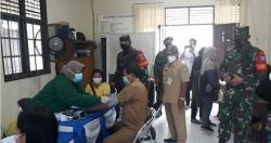 Dandim Palangka Raya Tinjau Vaksinasi Bagi Tenaga Pendidik