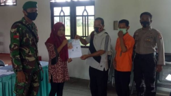 Koramil 1015-01/Pgt Dampingi Pembagian BST.