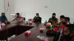 Babinsa Koramil 1013-10/Saripoi Hadiri Rapat Pembahasan Pilkades Serentak Tahun 2021.