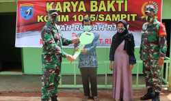 Penyerahan Kunci Rumah Secara Simbolis, Tandai selesainya Bedah Rumah.