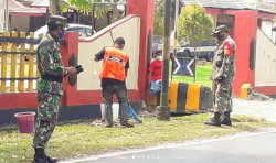 Koramil Bukit Batu Bersama Polsek Setempat Gelar Operasi Yustisi Pendisiplinan Protkes di Wilayah Binaan