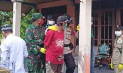 Tegakan Prokes, Babinsa Bersama Tim PPKM Mikro Kelurahan Bukit Tunggal Amankan Warga ODGJ