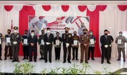 Syukuran HUT Bhayangkara Ke – 75, Babinsa Kelurahan Padang Menerima Penghargaan Dari Kapolres Sukamara