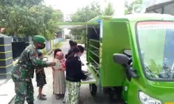 Babinsa melaksanakan Komunikasi Sosial bersama Si-Komos.