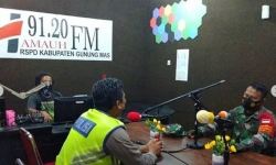 KORAMIL KURUN BERSAMA POLRES LAKUKAN EDUKASI PROKES MELALUI PEMANCAR RADIO