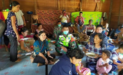 Babinsa Koramil Tumbang Jutuh Hadiri Acara Ritual Adat Pakanan Sahur Lewo di Desa Tajah Antang Raya