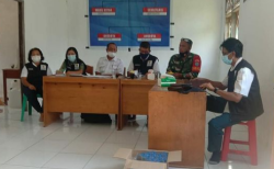 Sejumlah 75 Warga Penerima Manfaat Desa Malahoi Terima BLT, Berikut Pesan Babinsa