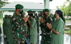 Komandan Kodim 1011/Kuala Kapuas Memimpin Korps Rapor Kenaikan Pangkat Bintara dan Tamtama
