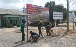 Bersama Masyarakat, Koramil Pangkalan Benteng Pasang Spanduk Himbauan Kepatuhan Prokes