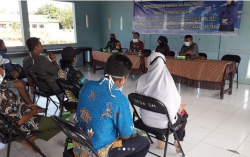 Babinsaramil 1015-10/Kbs Hadiri Reses Anggota DPRD di Desa Sumber Makmur