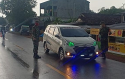 SHT Cabang Cempaga Bersama Koramil 1015-11/Cpg Bagikan Takjil Jelang Berbuka Puasa