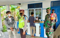 Terapkan Disiplin Prokes di Bulan Ramadhan, Babinsa Koramil 1013-03/Teweh Tengah Bersama Satgas Covid-19 Patroli Prokes.