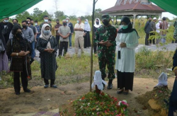 Wujud Kepedulian, Dandim Pangkalan Bun Hadiri Pemakaman Istri Prajurit