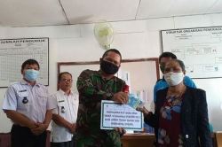 Jamin Rasa Aman, Babinsa Bersama Bhabinkamtibmas Kawal Penyaluran BLT DD Luwuk Tukau