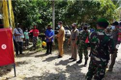 Petugas PPKM Mikro Pantau Prokes Acara Khitanan di Kelurahan Tangkiling