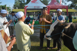 KOREM 102/PJG RAYAKAN IDUL ADHA 1435 H DAN TELADANI NABI IBRAHIM AS BERSAMA MASYARAKAT