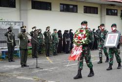 Danrem 102/Pjg sambut Jenazah Brigjen TNI Harnoto Tiba di Kalimantan Tengah