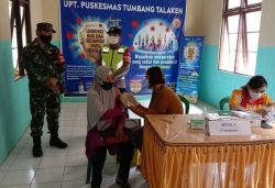 Babinsa Monitoring Vaksinasi Covid 19 Tahap 1 Untuk Pemdes, Guru Dan Lansia