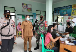 Peran Aktif TNI – Polri Dalam Serbuan Vaksinasi di Daerah