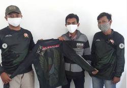 Jalin Sinergitas Bersama Insan Pers, Kodim Palangka Raya Bagikan Kaos Kemitraan