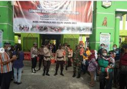 Antusias Warga Kobar Mengikuti Serbuan Vaksinasi Nasional TNI-Polri