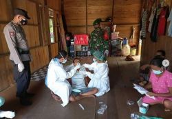 Tim Tracer Aruta Lakuakan Swab Kepada 8 Orang Warga Desa Sambi