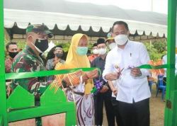 Dandim Palangka Raya Beri Bantuan Sembako untuk Warga Penerima Program Bedah Rumah