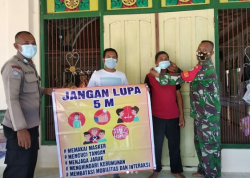 Babinsa Sampaikan Pesan Moral Dalam Pelaksanaan Patroli Dialogis PPKM Mikro Di Wilayah Binaan