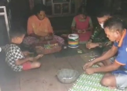 Babinsa koramil 1015-13/Kuala Kuayan Bersama Pengrajin Ubah Sampah Plastik Jadi Kerajinan